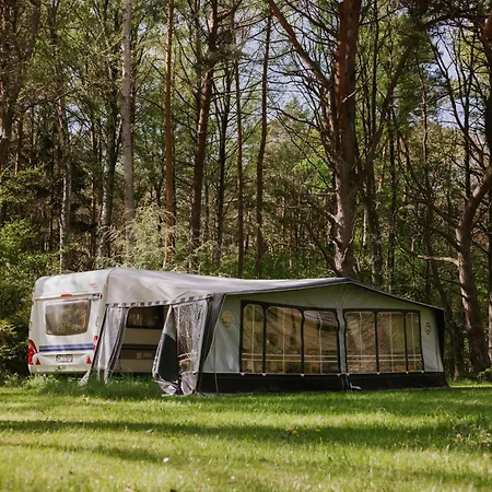 Szumi Las, Szumi Morze - Przyczepa Na Pieknej Prywatnej Dzialce Campingplads Dębki