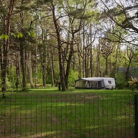 Campingplatz Szumi Las, Szumi Morze - Przyczepa Na Pieknej Prywatnej Dzialce Dębki