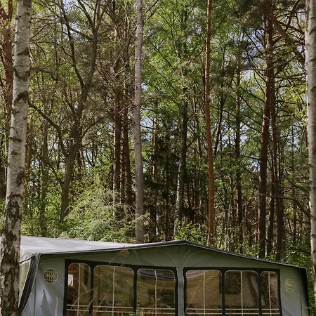 Szumi Las, Szumi Morze - Przyczepa Na Pieknej Prywatnej Dzialce Campingplads Dębki