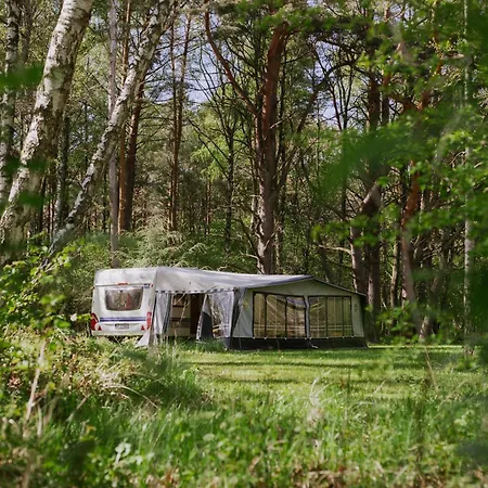Szumi Las, Szumi Morze - Przyczepa Na Pieknej Prywatnej Dzialce Campingplads