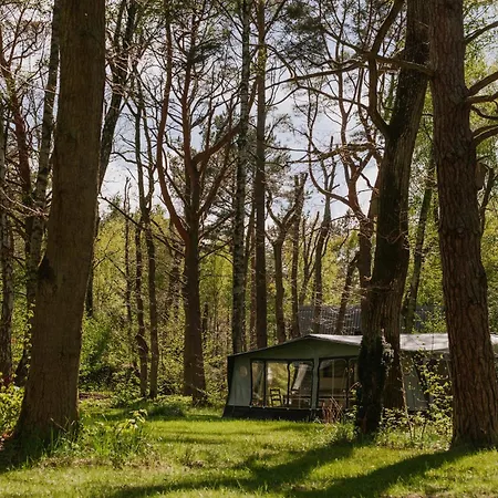 Campingplads Szumi Las, Szumi Morze - Przyczepa Na Pieknej Prywatnej Dzialce *