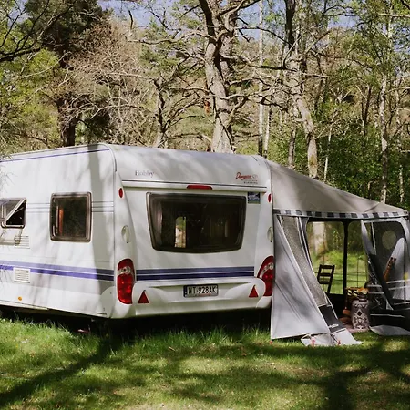 Campingplads Szumi Las, Szumi Morze - Przyczepa Na Pieknej Prywatnej Dzialce *