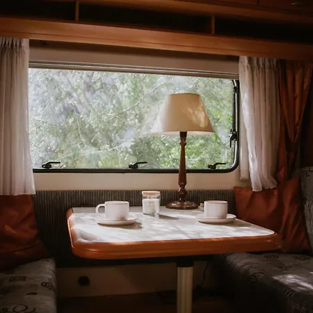 Campingplatz Szumi Las, Szumi Morze - Przyczepa Na Pieknej Prywatnej Dzialce Dębki