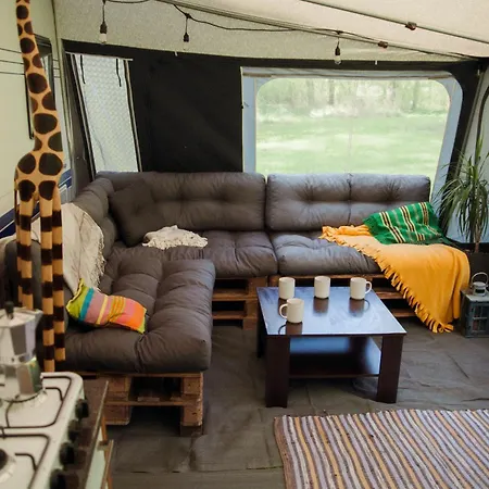 Campingplads Szumi Las, Szumi Morze - Przyczepa Na Pieknej Prywatnej Dzialce Dębki
