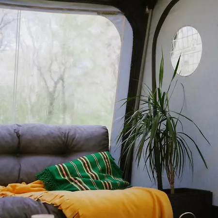 Szumi Las, Szumi Morze - Przyczepa Na Pieknej Prywatnej Dzialce Campingplads *