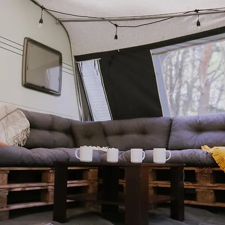 Szumi Las, Szumi Morze - Przyczepa Na Pieknej Prywatnej Dzialce Campingplatz *