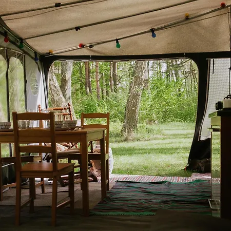 Campingplatz Szumi Las, Szumi Morze - Przyczepa Na Pieknej Prywatnej Dzialce