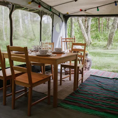 Campingplads Szumi Las, Szumi Morze - Przyczepa Na Pieknej Prywatnej Dzialce Dębki