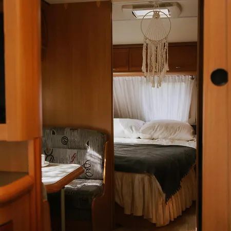 Szumi Las, Szumi Morze - Przyczepa Na Pieknej Prywatnej Dzialce Campingplads *