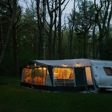 Szumi Las, Szumi Morze - Przyczepa Na Pieknej Prywatnej Dzialce Campingplads *