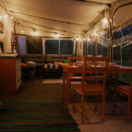 Campingplads Szumi Las, Szumi Morze - Przyczepa Na Pieknej Prywatnej Dzialce