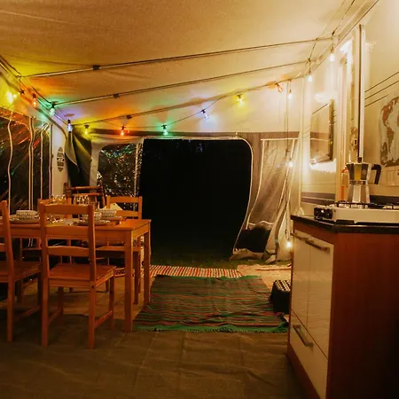 Szumi Las, Szumi Morze - Przyczepa Na Pieknej Prywatnej Dzialce Campingplads Dębki