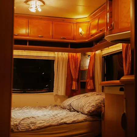 Szumi Las, Szumi Morze - Przyczepa Na Pieknej Prywatnej Dzialce Campingplads Dębki
